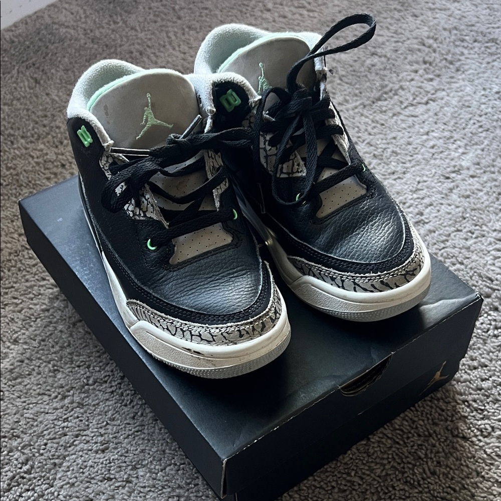 Jordan Kids Retro 3 Size 1 Sneakers